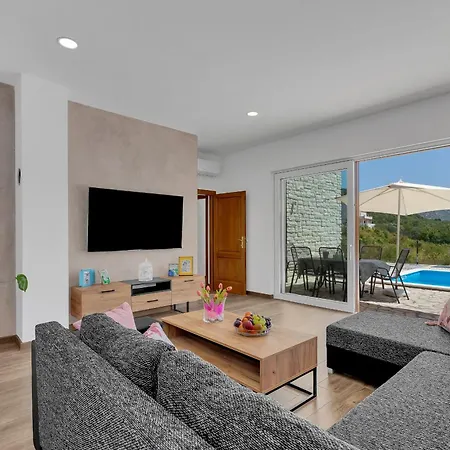 Charming Dolac In Rural Area With Pool Hébergement de vacances *